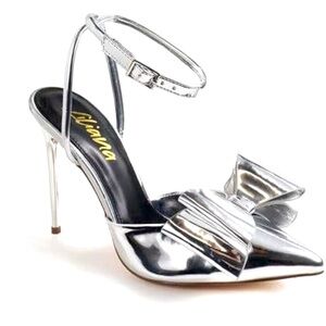 Lilliana Bow Heels-Vitto 79

Silver 

New with Box
